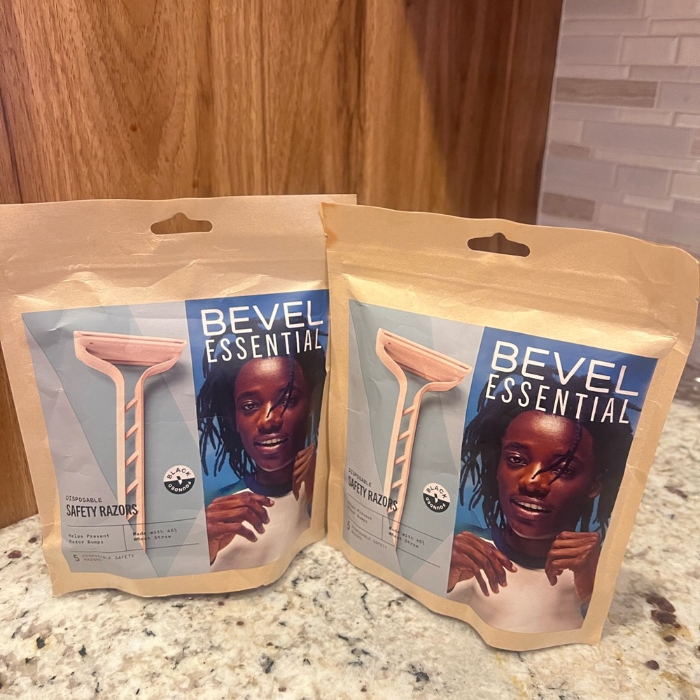 Bevel Essential Disposable Safety Razors - Cream - Picture 2 of 5